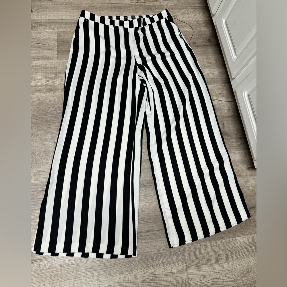 Gabrielle Union X New York & Company Wide-leg Black and White Stripes Pant - Picture 3 of 14